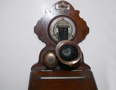 Аппарат телефонный настенный. Западная Европа. Конец XIX - начало ХХ века.