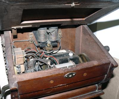 Аппарат телефонный настенный. Западная Европа. Конец XIX - начало ХХ века.