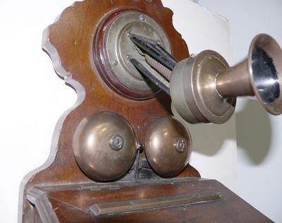 Аппарат телефонный настенный. Западная Европа. Конец XIX - начало ХХ века.