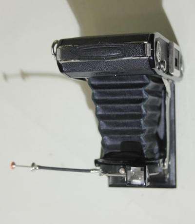 Фотоаппарат &quot;Zeiss Ikon Ikonta&quot;. Складная пленочная фотокамера, производилась компанией Zeiss Ikon в 1930-ые годы .