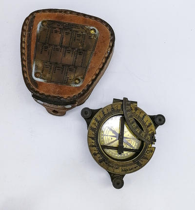 Солнечные часы-компас с футляром. Англия, вторая половина XIX века