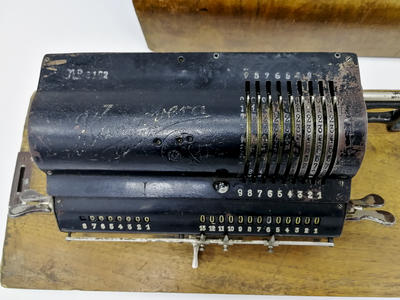 Арифмометр "Hannovera A/AK". Германия, 1923 год. В в хорошем рабочем состоянии.