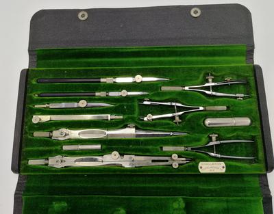 Готовальня "CHALLENGE" фирмы "KEUFFEL & ESSER Co. N.Y." №9726. В наборе 11 предметов. Полная и оригинальная комплектация. Все предметы в отличной сохранности.