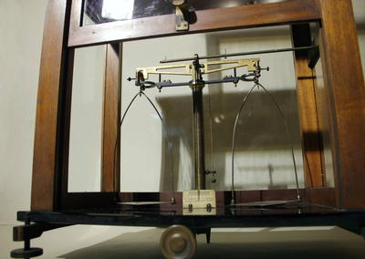 Лабораторные весы "H.L. Becker Fils & Cc, Bruxell". H.L. Becker (Генри Луис Беккер). Западная Европа. Конец XIX - начало XX вв..