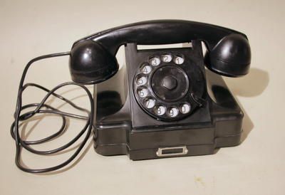 Настольный телефон ТАН-6. СССР. 1950-е годы. Завод "Красная заря"