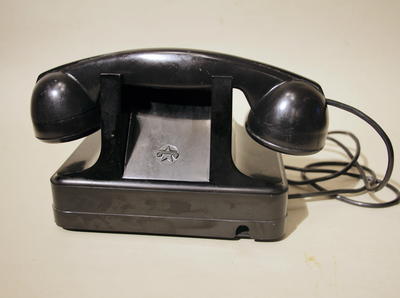 Настольный телефон ТАН-6. СССР. 1950-е годы. Завод "Красная заря"