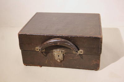 Складная печатная машинка "Corona 3". Клавиатура английская. Порядковый номер экземпляра 354992.