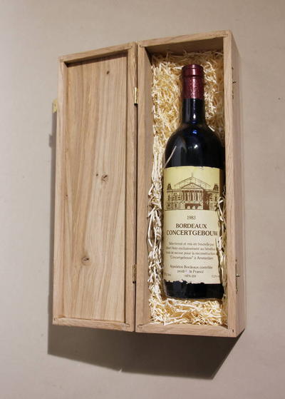 Вино 1983 "Bordeaux concertgebouw". Партия этого вина была отобрана и реализована для благотворительной акции в Голландии.