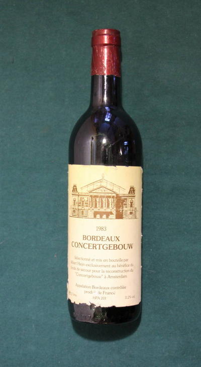 Вино 1983 &quot;Bordeaux concertgebouw&quot;. Партия этого вина была отобрана и реализована для благотворительной акции в Голландии.
