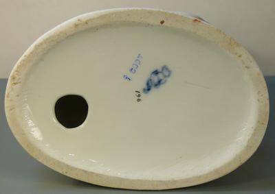 Статуэтка "Дружба" ("Мальчик-якут с собакой"). Марка синяя "ЛФЗ". Конец 1940-х годов.