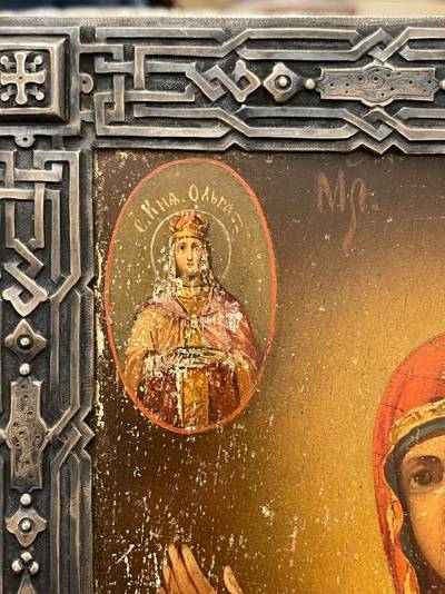 Икона "Богоматерь Знамение с предстоящими Ольгой и Евгенией". Санкт-Петербург, XIX век, в серебряной раме