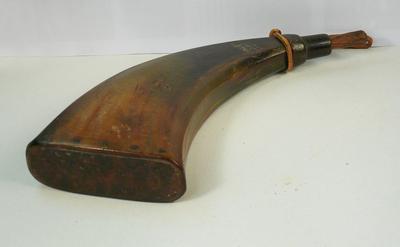 Пороховница с дробью. В виде рожка. XIX век.