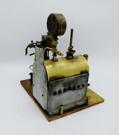 Действующая паровая модель корабельного двигателя. Первая половина XX века, Германия. В рабочем состоянии.